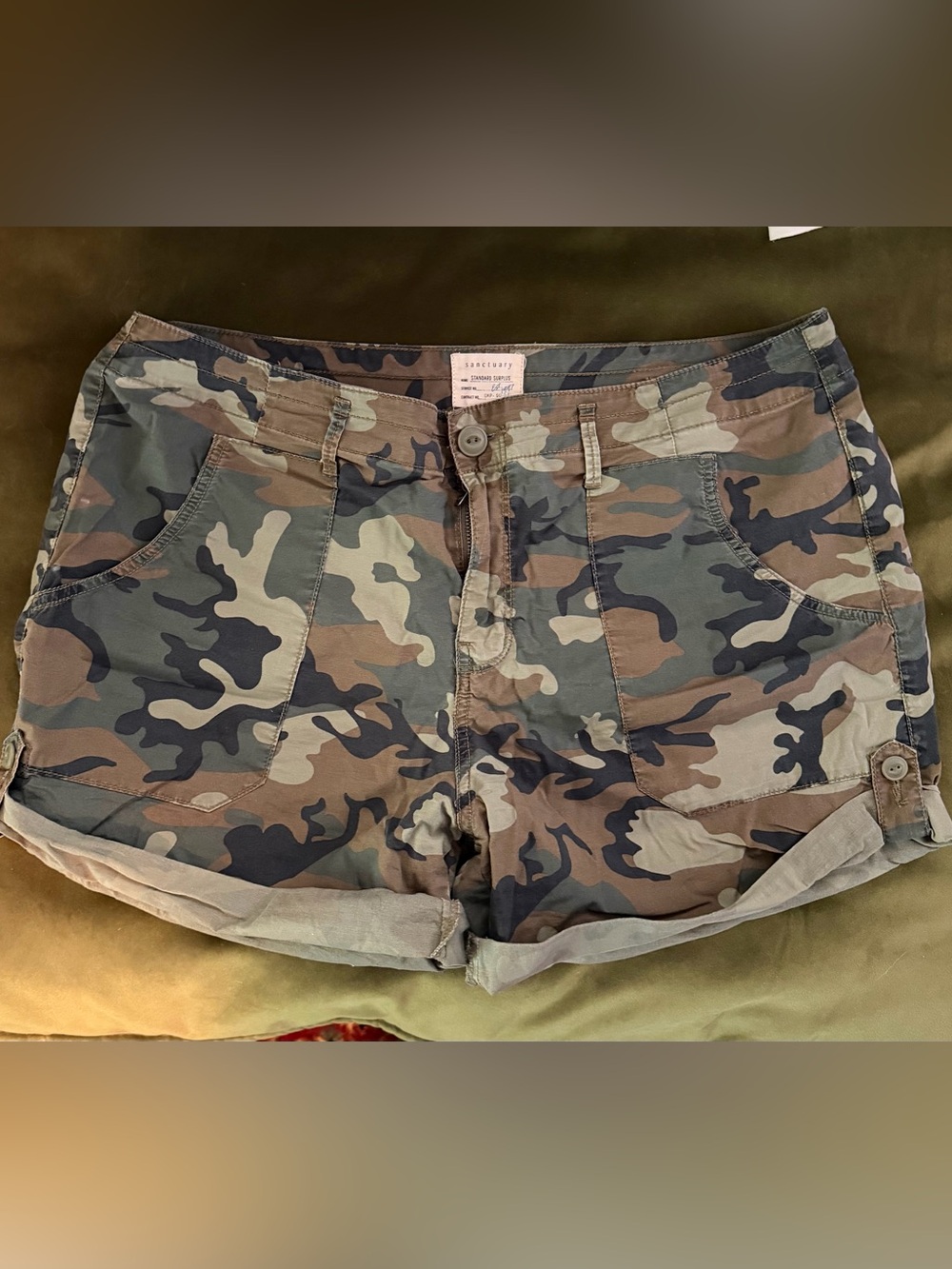 Sanctuary Women's Camo Roll-Cuff Utility Shorts - Olive Green Camo size 14/32